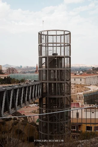 Vistas al anfiteatro y estructura del ascensor — imagen 1